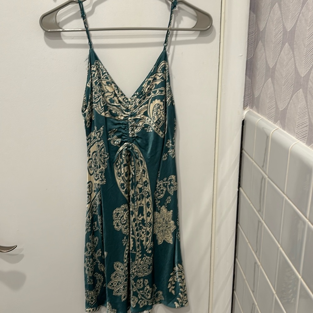 Dress from Zara. Worn a few times and in decent condition. Size M.